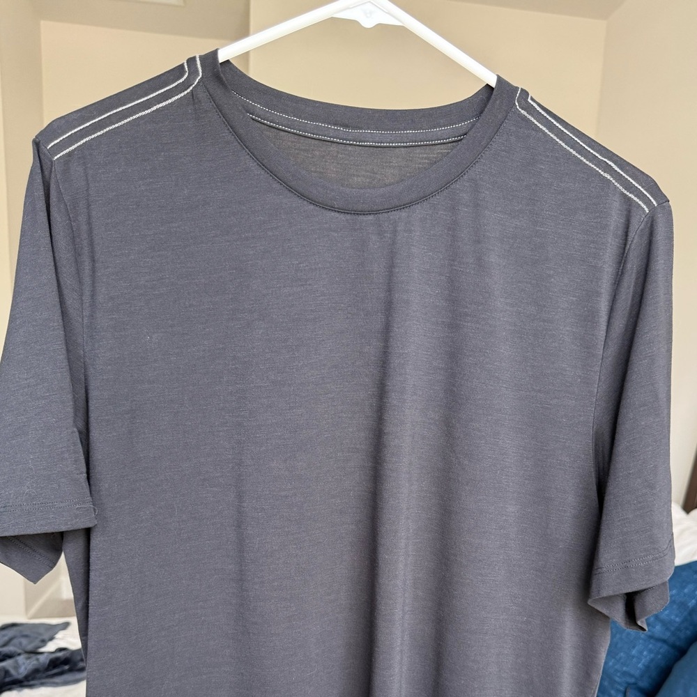 Vuori Men’s Current Tech Tee (L) - Black